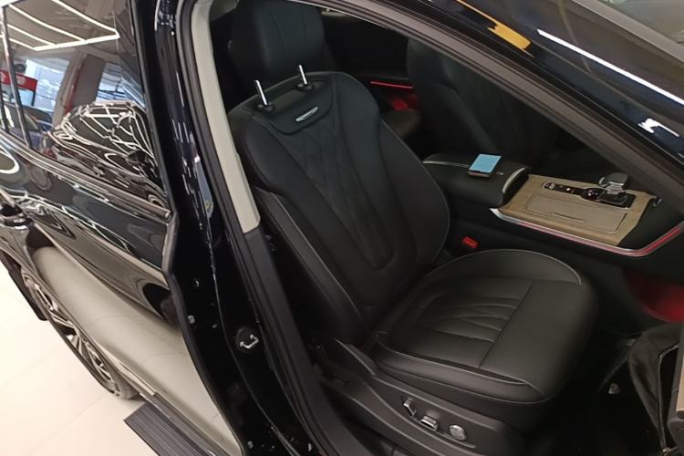 Used Hongqi HS7 2023 2.0T Automatic All-Wheel Drive Flagship Edition Six Seats Right Front Seat
