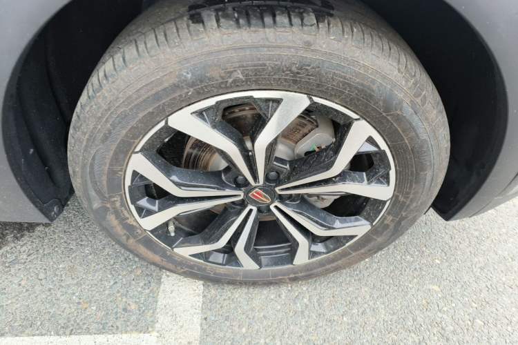 Used Hongqi HS7 2023 2.0T Automatic All-Wheel Drive Flagship Edition Six Seats Right Front Wheel Hub