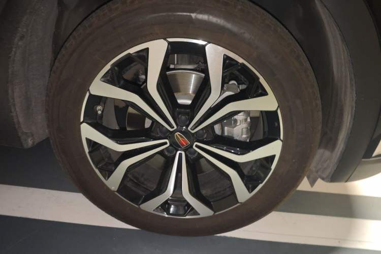 Used Hongqi HS7 2023 2.0T Automatic All-Wheel Drive Flagship Edition 7 Seats Right Front Wheel Hub
