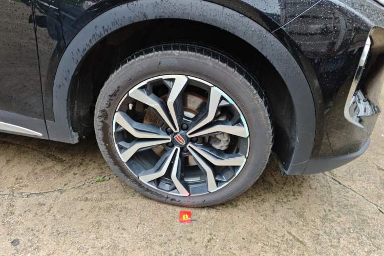 Used Hongqi HS7 2023 2.0T Automatic All-Wheel Drive Flagship Edition 7 Seats Right Front Wheel Hub