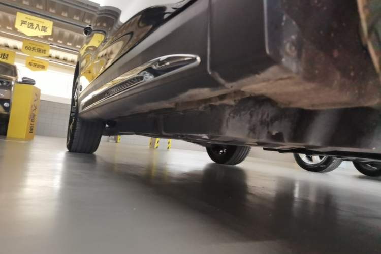 Used Hongqi HS7 2023 2.0T Automatic All-Wheel Drive Flagship Edition Six Seats Right Side Sill