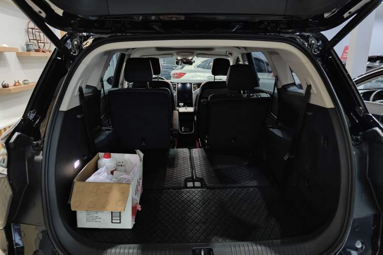 Used Hongqi HS7 2023 2.0T Automatic All-Wheel Drive Flagship Edition Six Seats Trunk