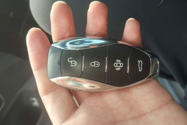 Used Hongqi HS7 2023 2.0T Automatic All-Wheel Drive Flagship Edition Six Seats Vehicle Key