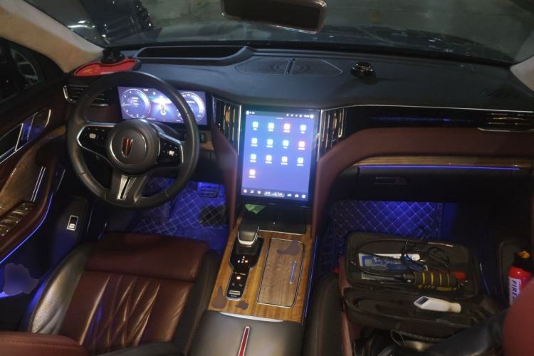 Used Hongqi HS7 2023 2.0T Automatic All-Wheel-Drive Flagship Edition Six Seats Center Console