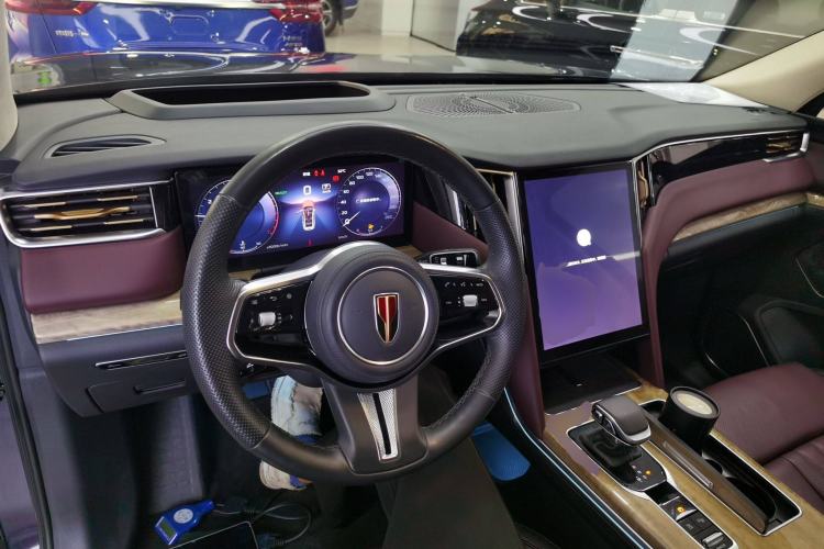 Used Hongqi HS7 2023 2.0T Automatic All-Wheel-Drive Flagship Edition Six Seats Center Console