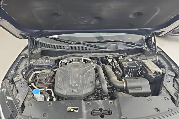 Used Hongqi HS7 2023 2.0T Automatic All-Wheel-Drive Flagship Edition Six Seats Engine Bay