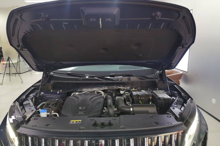 Used Hongqi HS7 2023 2.0T Automatic All-Wheel-Drive Flagship Edition Six Seats Engine Bay