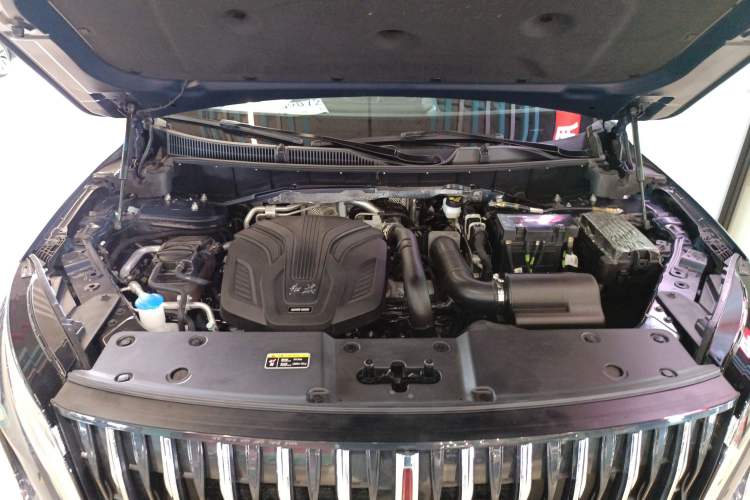 Used Hongqi HS7 2023 2.0T Automatic All-Wheel-Drive Flagship Edition Six Seats Engine Bay