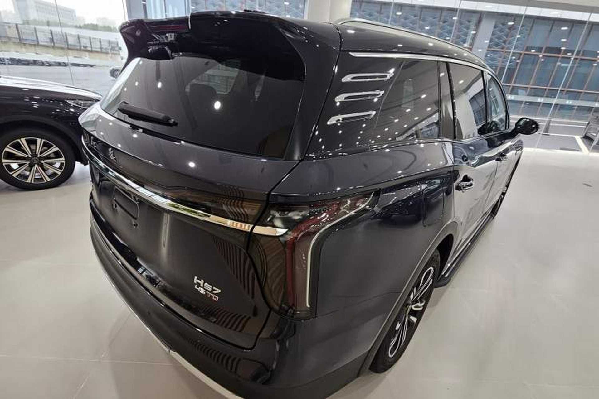 Used Hongqi HS7 2023 2.0T Automatic All-Wheel-Drive Flagship Edition Six Seats Exterior 5