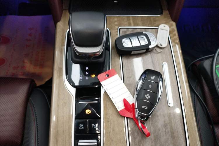 Used Hongqi HS7 2023 2.0T Automatic All-Wheel-Drive Flagship Edition Six Seats Gear Lever