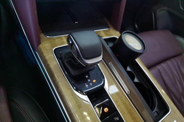 Used Hongqi HS7 2023 2.0T Automatic All-Wheel-Drive Flagship Edition Six Seats Gear Lever