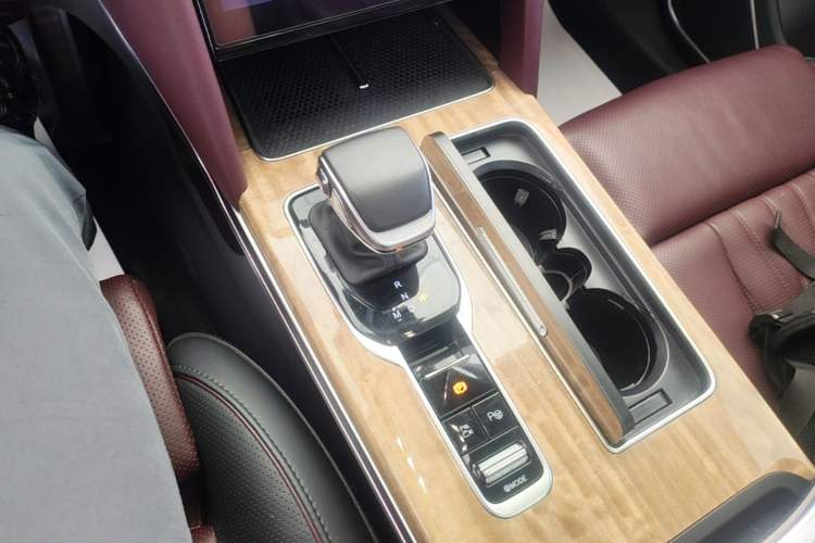 Used Hongqi HS7 2023 2.0T Automatic All-Wheel-Drive Flagship Edition Six Seats Gear Lever