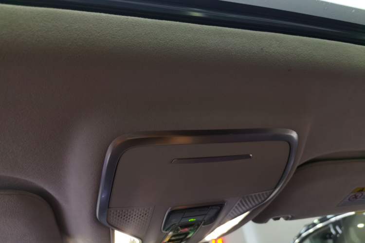 Used Hongqi HS7 2023 2.0T Automatic All-Wheel-Drive Flagship Edition Six Seats Headliner