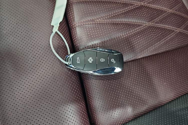 Used Hongqi HS7 2023 2.0T Automatic All-Wheel-Drive Flagship Edition Six Seats Interior 1