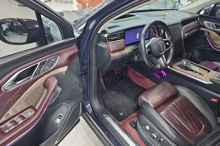Used Hongqi HS7 2023 2.0T Automatic All-Wheel-Drive Flagship Edition Six Seats Interior 3