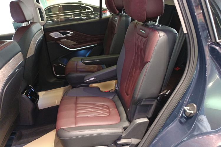 Used Hongqi HS7 2023 2.0T Automatic All-Wheel-Drive Flagship Edition Six Seats Interior 4