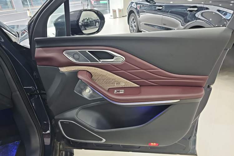 Used Hongqi HS7 2023 2.0T Automatic All-Wheel-Drive Flagship Edition Six Seats Interior 5
