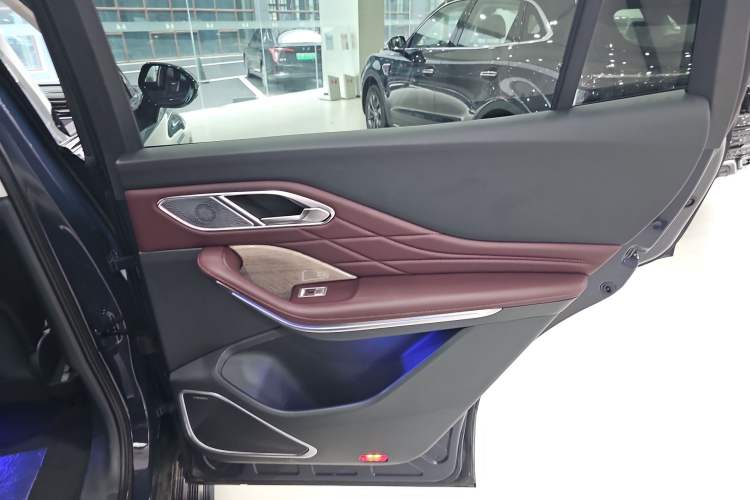 Used Hongqi HS7 2023 2.0T Automatic All-Wheel-Drive Flagship Edition Six Seats Interior 6