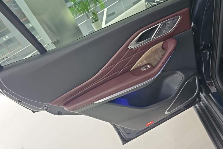 Used Hongqi HS7 2023 2.0T Automatic All-Wheel-Drive Flagship Edition Six Seats Interior 8