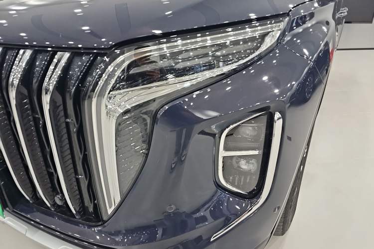 Used Hongqi HS7 2023 2.0T Automatic All-Wheel-Drive Flagship Edition Six Seats Left Front Headlight