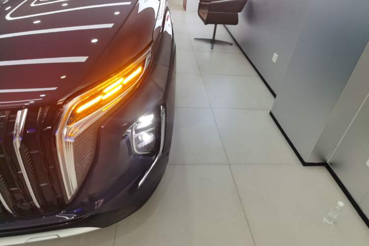 Used Hongqi HS7 2023 2.0T Automatic All-Wheel-Drive Flagship Edition Six Seats Left Front Headlight