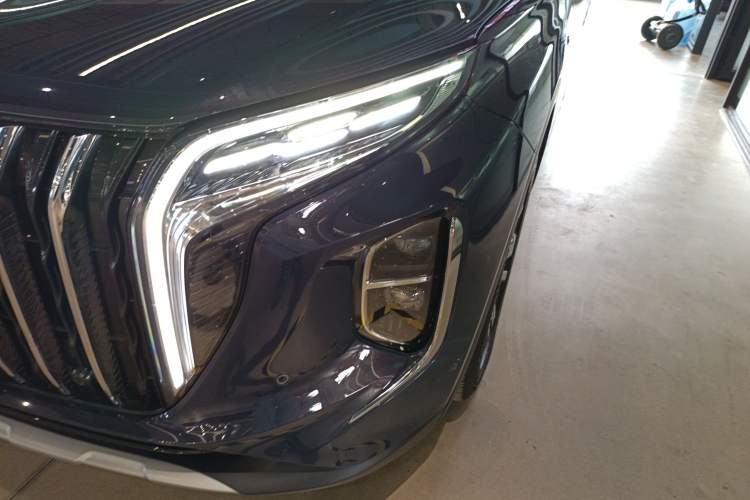 Used Hongqi HS7 2023 2.0T Automatic All-Wheel-Drive Flagship Edition Six Seats Left Front Headlight