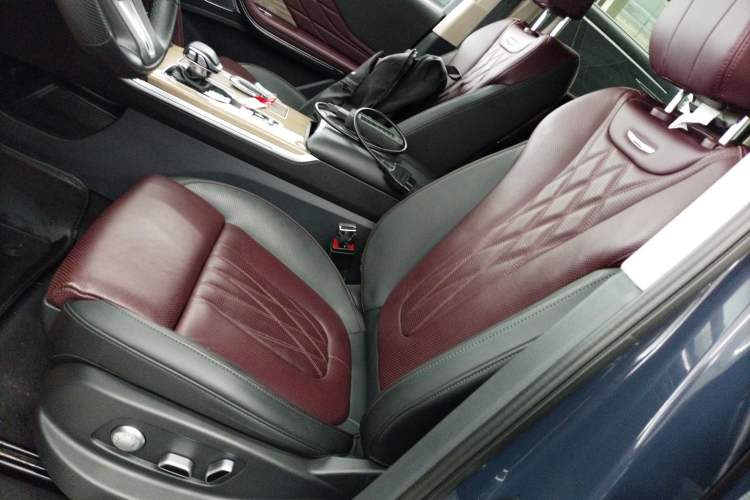 Used Hongqi HS7 2023 2.0T Automatic All-Wheel-Drive Flagship Edition Six Seats Left Front Seat