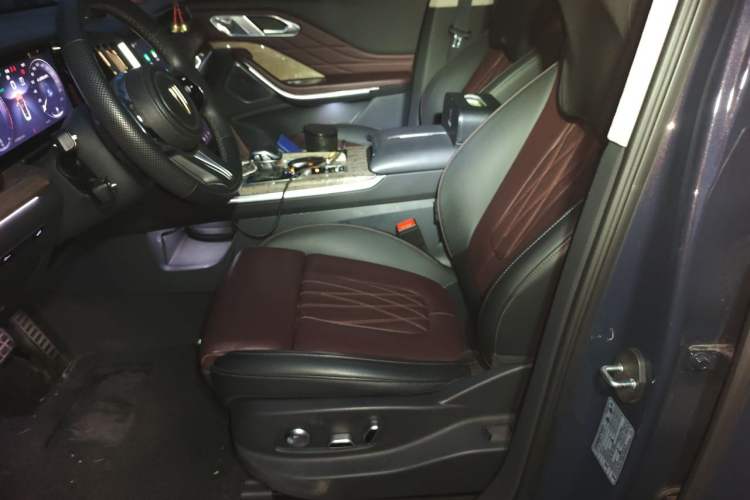 Used Hongqi HS7 2023 2.0T Automatic All-Wheel-Drive Flagship Edition Six Seats Left Front Seat