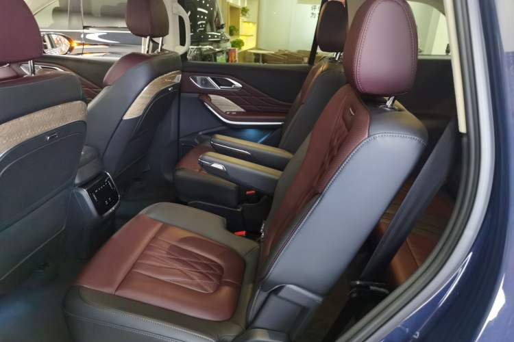 Used Hongqi HS7 2023 2.0T Automatic All-Wheel-Drive Flagship Edition Six Seats Left Rear Seat