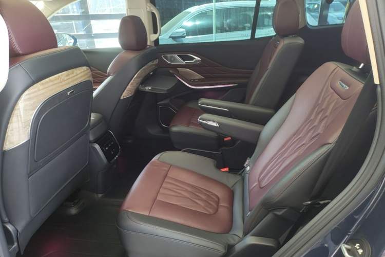 Used Hongqi HS7 2023 2.0T Automatic All-Wheel-Drive Flagship Edition Six Seats Left Rear Seat
