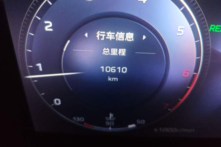 Used Hongqi HS7 2023 2.0T Automatic All-Wheel-Drive Flagship Edition Six Seats Odometer Close Up