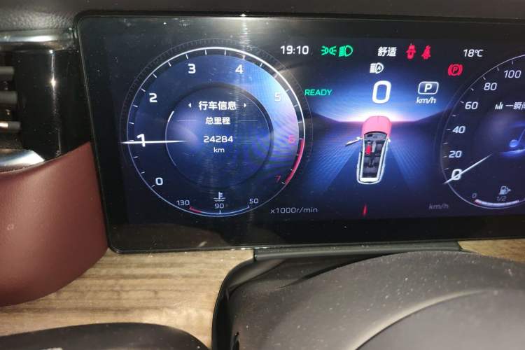 Used Hongqi HS7 2023 2.0T Automatic All-Wheel-Drive Flagship Edition Six Seats Odometer Close Up