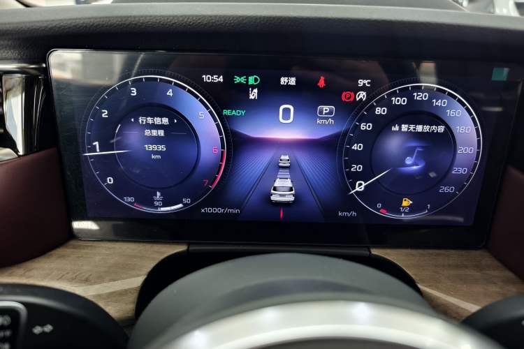 Used Hongqi HS7 2023 2.0T Automatic All-Wheel-Drive Flagship Edition Six Seats Odometer Close Up