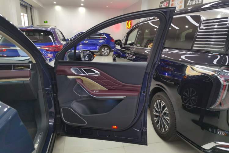 Used Hongqi HS7 2023 2.0T Automatic All-Wheel-Drive Flagship Edition Six Seats Right Front Door Interior