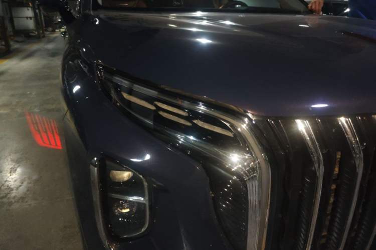 Used Hongqi HS7 2023 2.0T Automatic All-Wheel-Drive Flagship Edition Six Seats Right Front Headlight