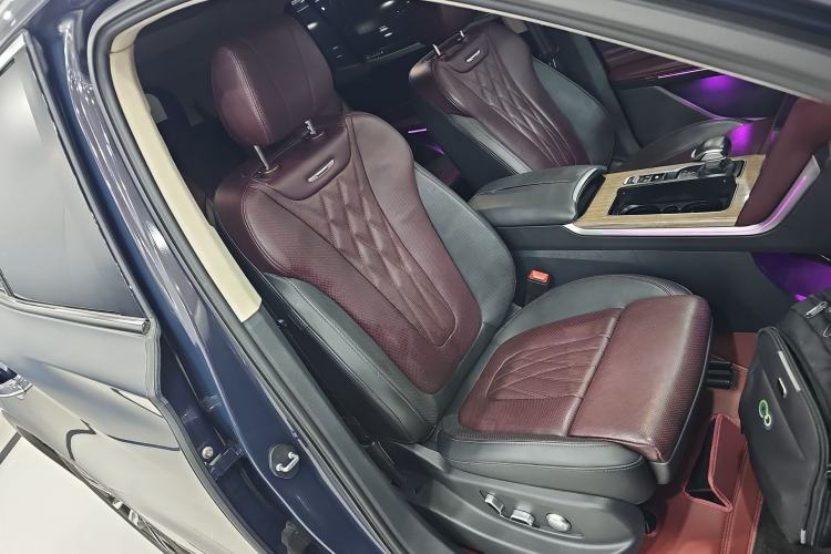 Used Hongqi HS7 2023 2.0T Automatic All-Wheel-Drive Flagship Edition Six Seats Right Front Seat