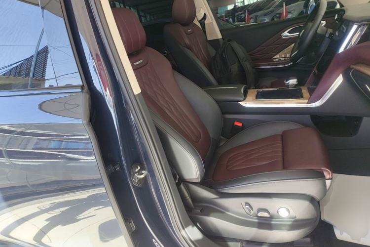 Used Hongqi HS7 2023 2.0T Automatic All-Wheel-Drive Flagship Edition Six Seats Right Front Seat