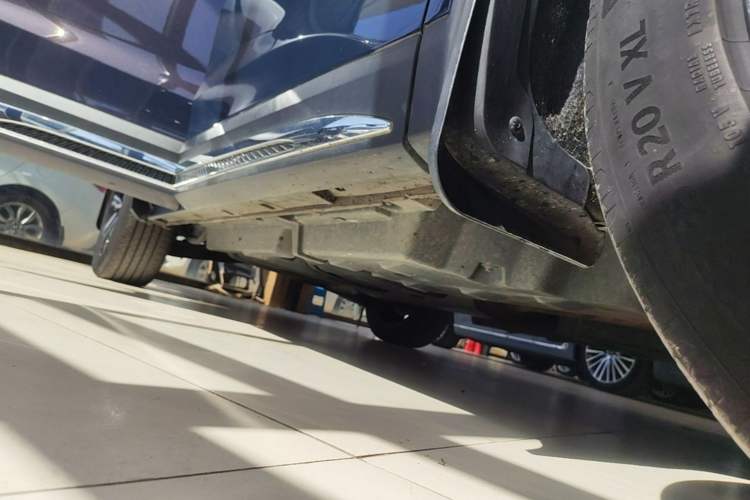 Used Hongqi HS7 2023 2.0T Automatic All-Wheel-Drive Flagship Edition Six Seats Right Side Sill