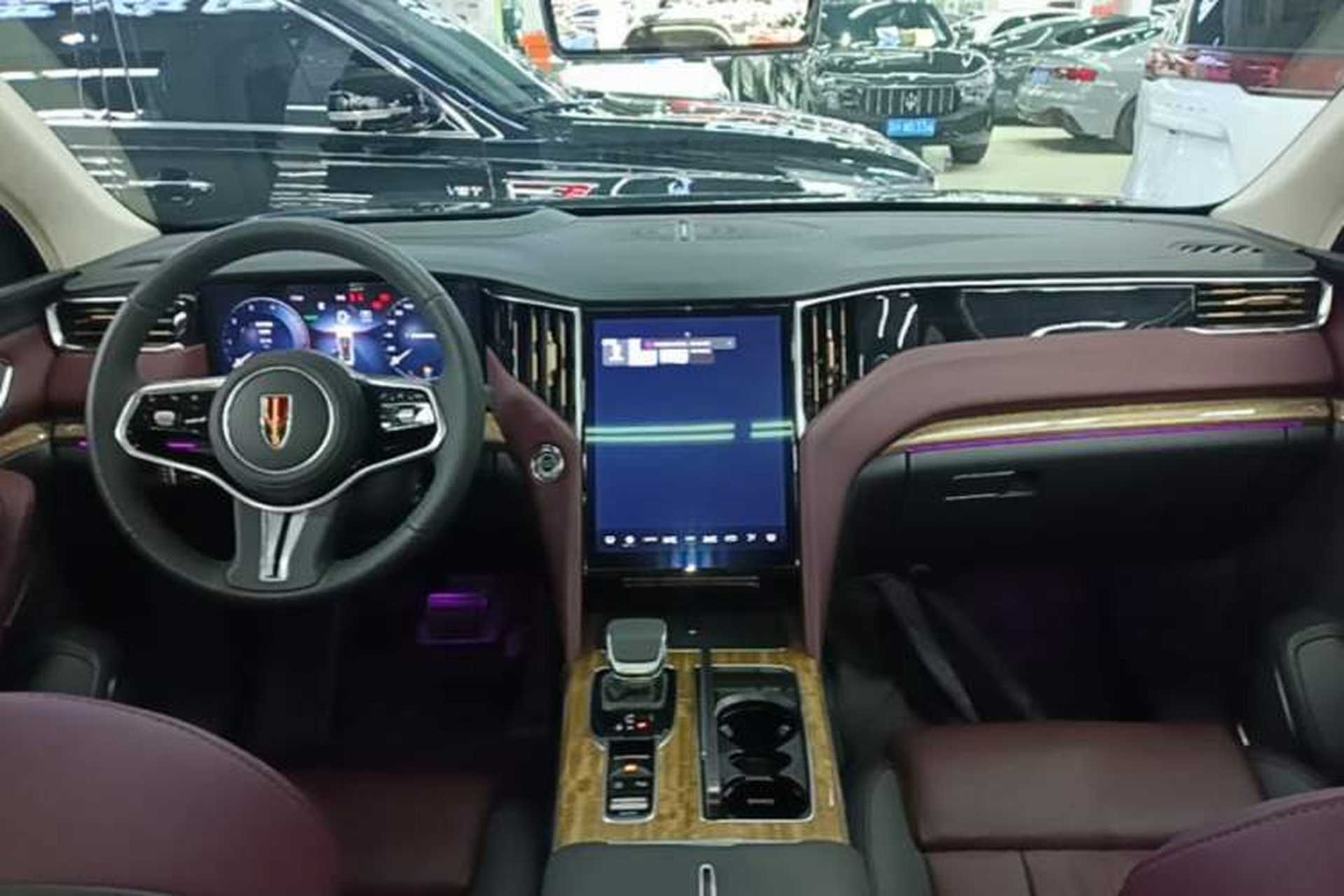 Used Hongqi HS7 2023 2.0T Automatic All-Wheel-Drive Flagship Edition Six Seats Center Console