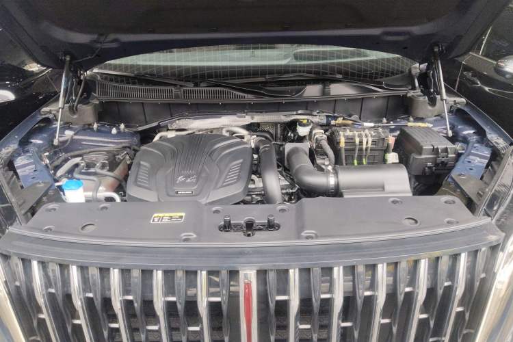 Used Hongqi HS7 2023 2.0T Automatic All-Wheel-Drive Flagship Edition Six Seats Engine Bay