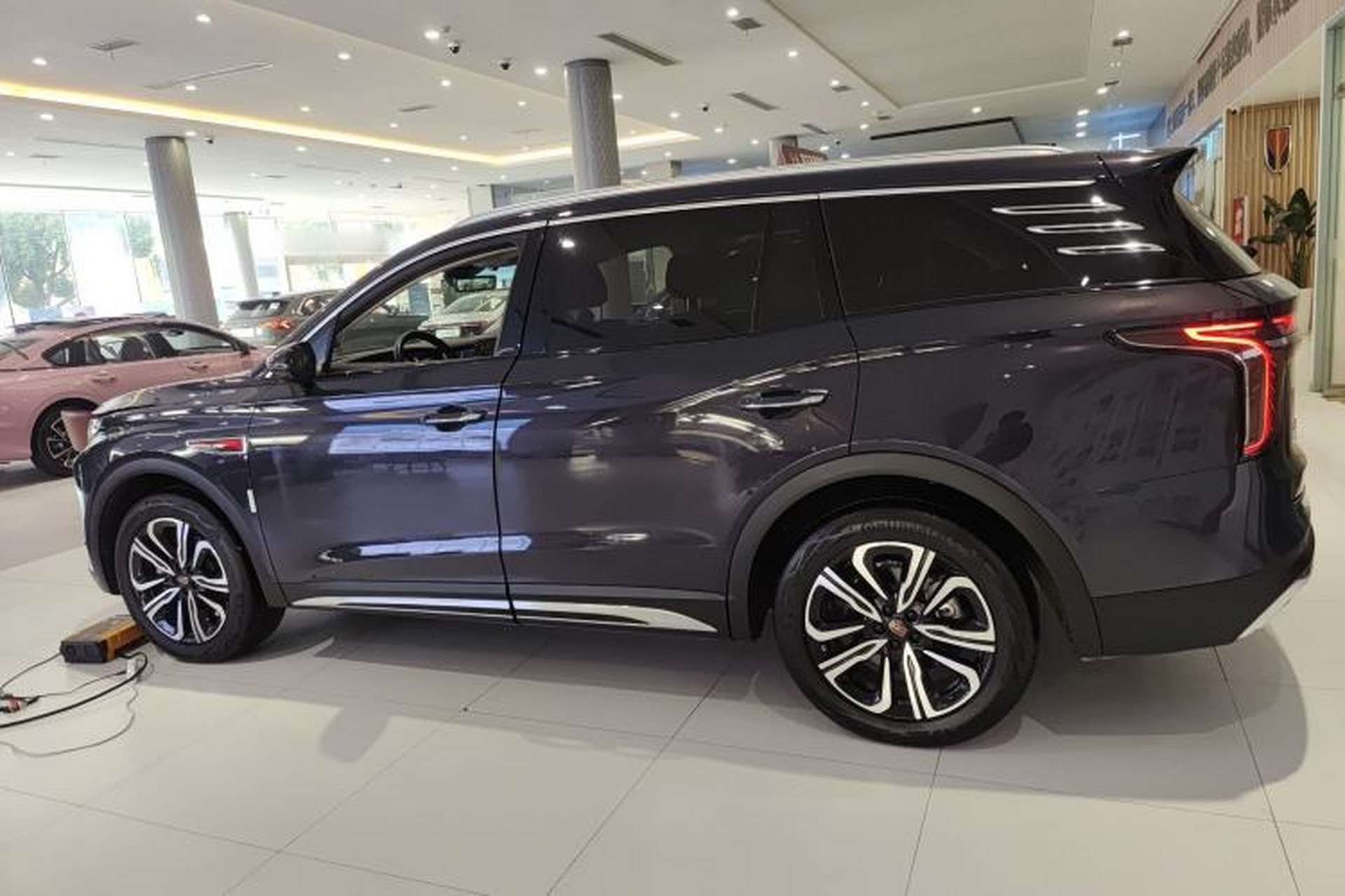 Used Hongqi HS7 2023 2.0T Automatic All-Wheel-Drive Flagship Edition Six Seats Exterior 3