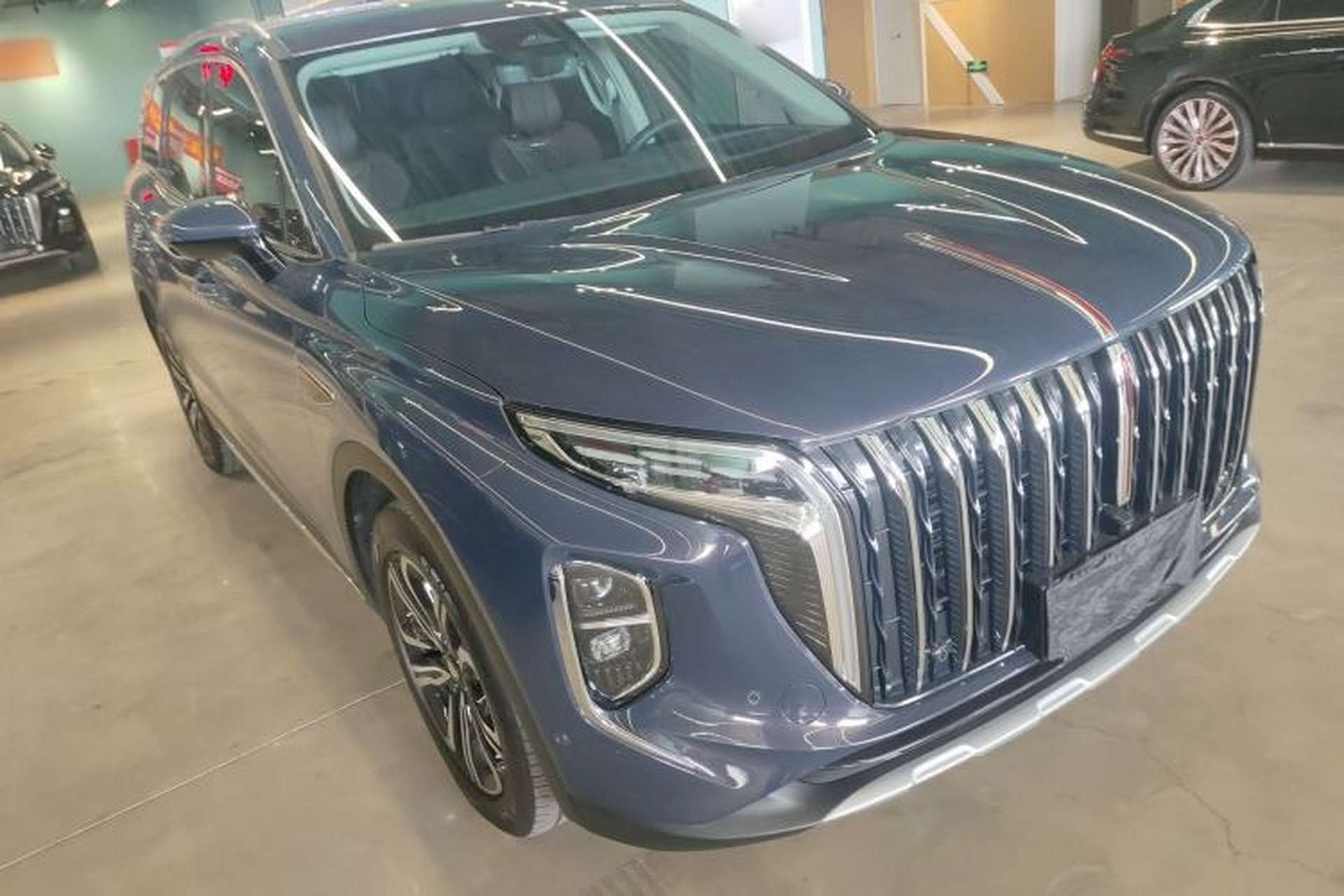 Used Hongqi HS7 2023 2.0T Automatic All-Wheel-Drive Flagship Edition Six Seats Front Right 45 Deg