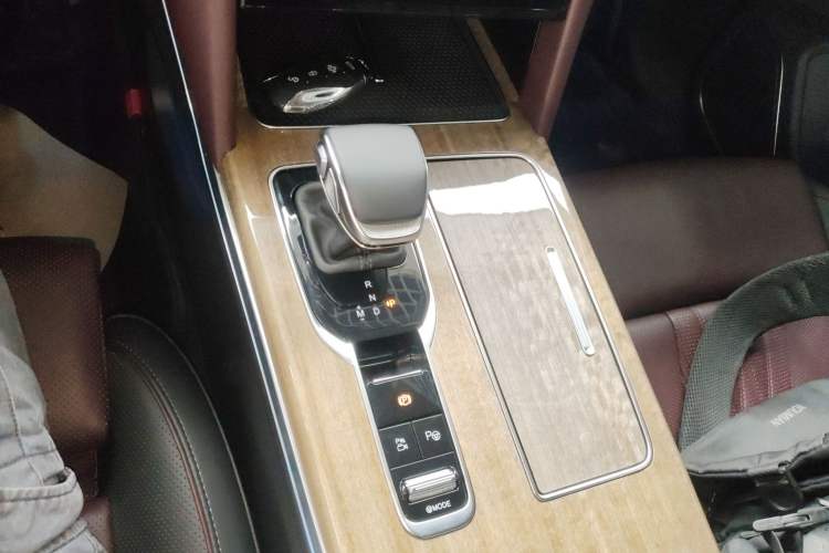 Used Hongqi HS7 2023 2.0T Automatic All-Wheel-Drive Flagship Edition Six Seats Gear Lever