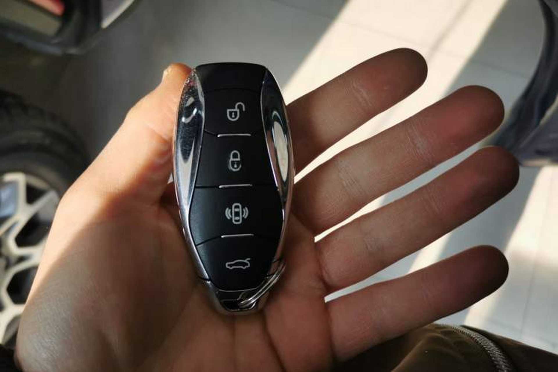 Used Hongqi HS7 2023 2.0T Automatic All-Wheel-Drive Flagship Edition Six Seats Interior 1