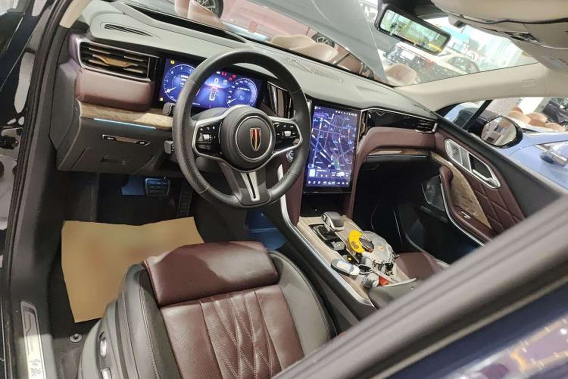 Used Hongqi HS7 2023 2.0T Automatic All-Wheel-Drive Flagship Edition Six Seats Interior 2