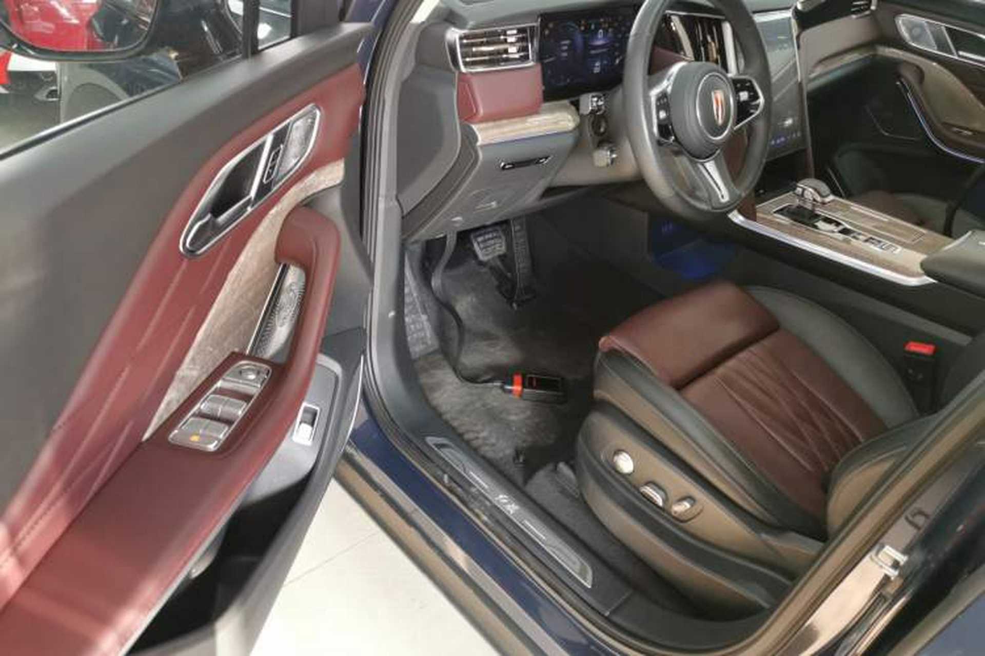 Used Hongqi HS7 2023 2.0T Automatic All-Wheel-Drive Flagship Edition Six Seats Interior 3