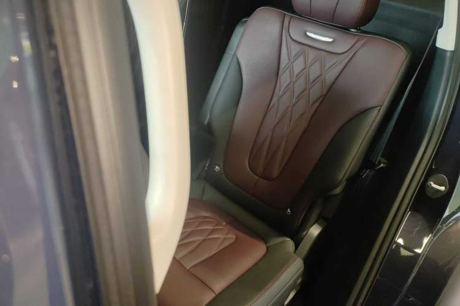 Used Hongqi HS7 2023 2.0T Automatic All-Wheel-Drive Flagship Edition Six Seats Left Rear Seat