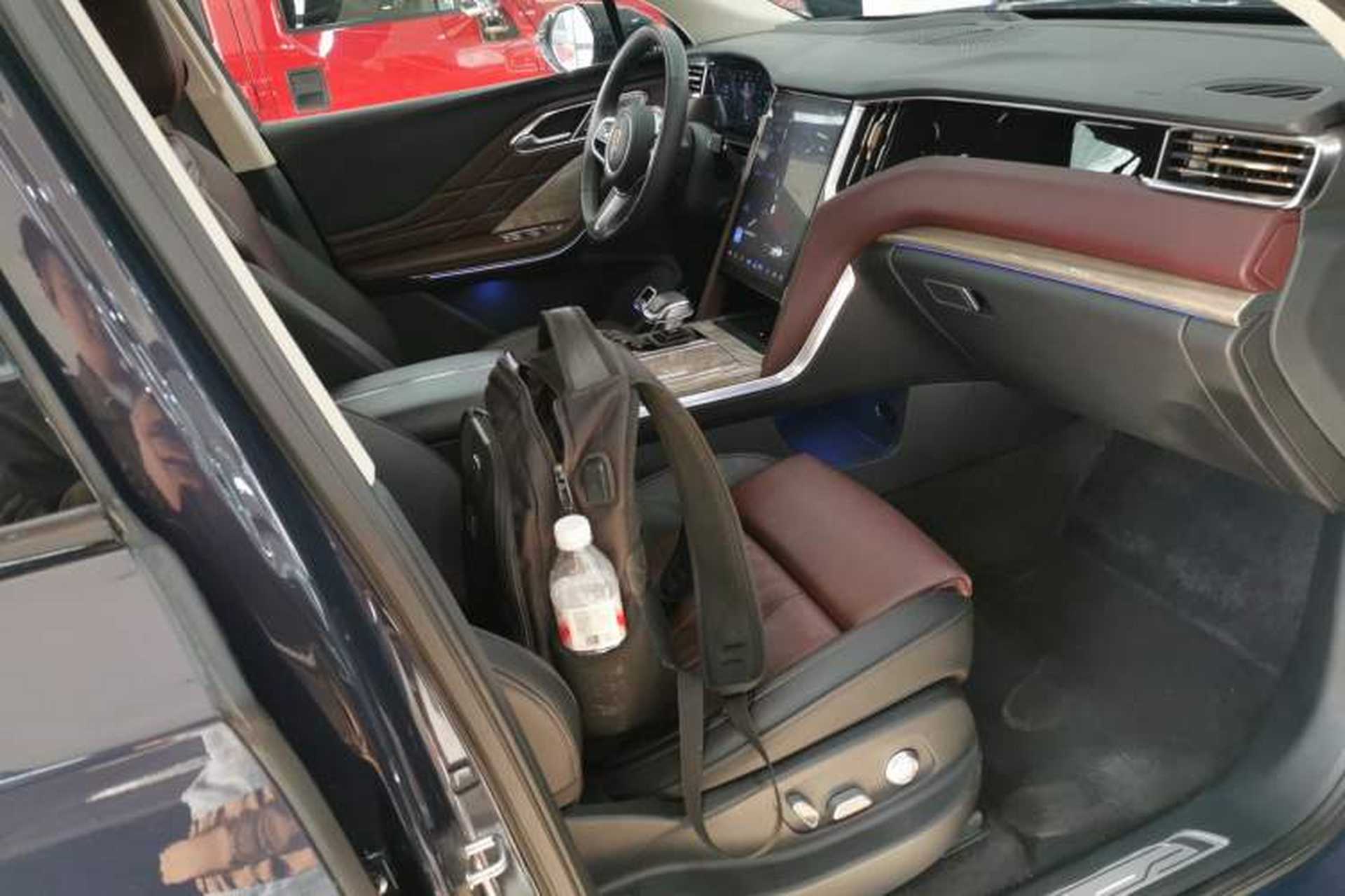 Used Hongqi HS7 2023 2.0T Automatic All-Wheel-Drive Flagship Edition Six Seats Right Front Seat