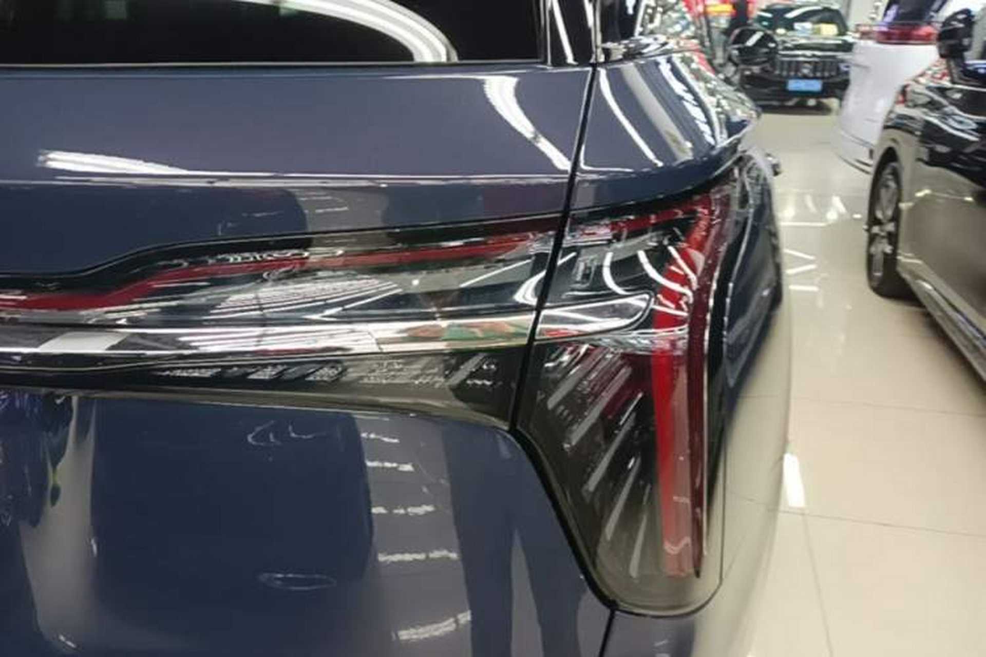 Used Hongqi HS7 2023 2.0T Automatic All-Wheel-Drive Flagship Edition Six Seats Right Rear Taillight