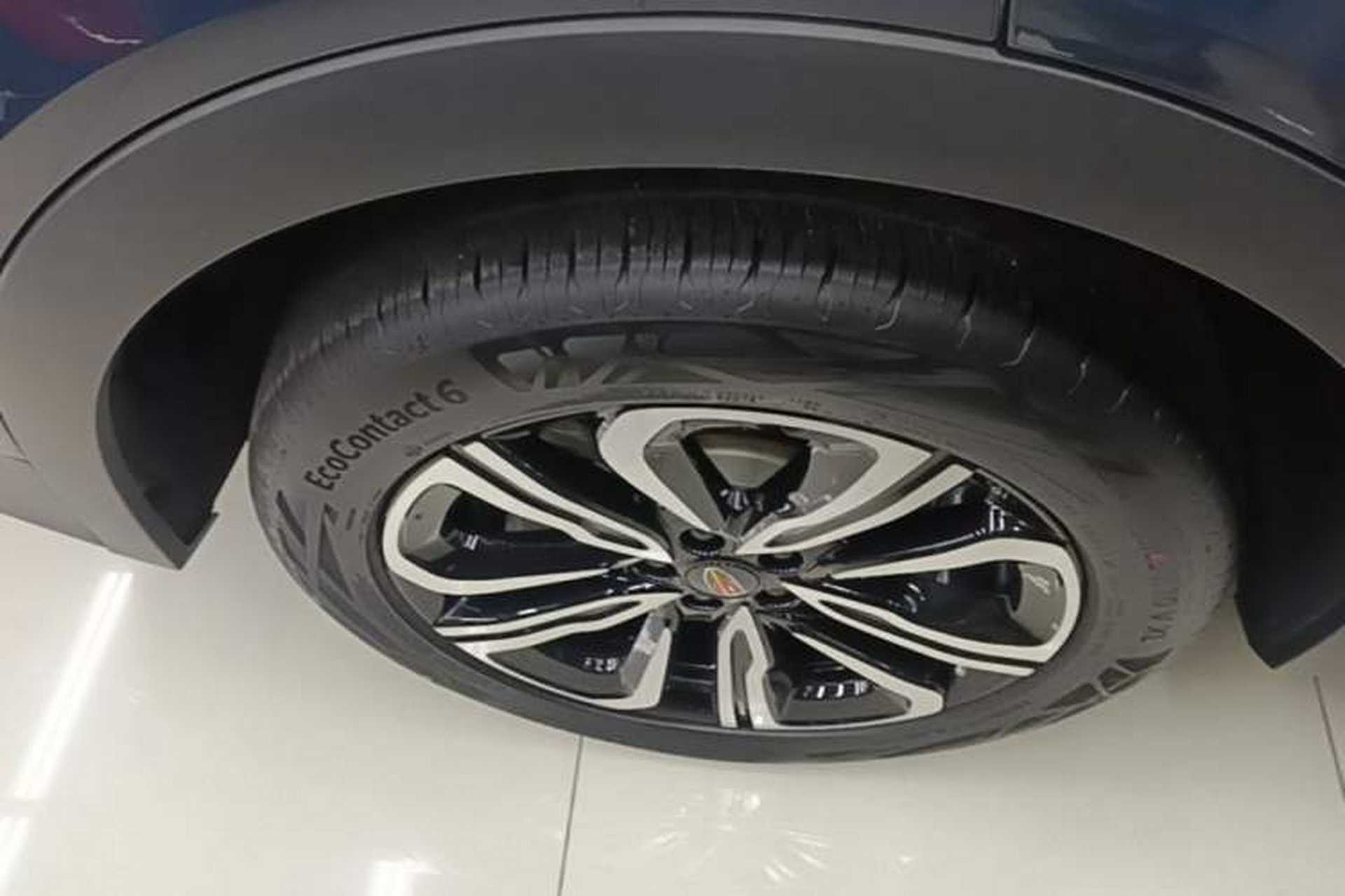Used Hongqi HS7 2023 2.0T Automatic All-Wheel-Drive Flagship Edition Six Seats Right Rear Wheel Hub